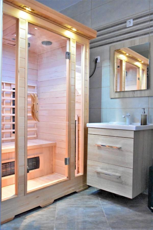 Guest House Tonka Оточац Экстерьер фото