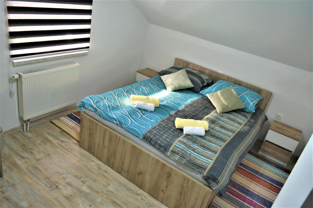 Guest House Tonka Оточац Экстерьер фото