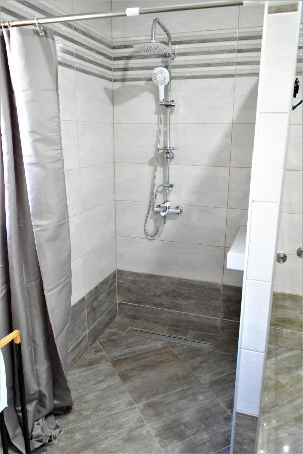 Guest House Tonka Оточац Экстерьер фото