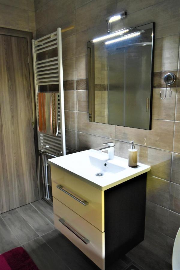 Guest House Tonka Оточац Экстерьер фото