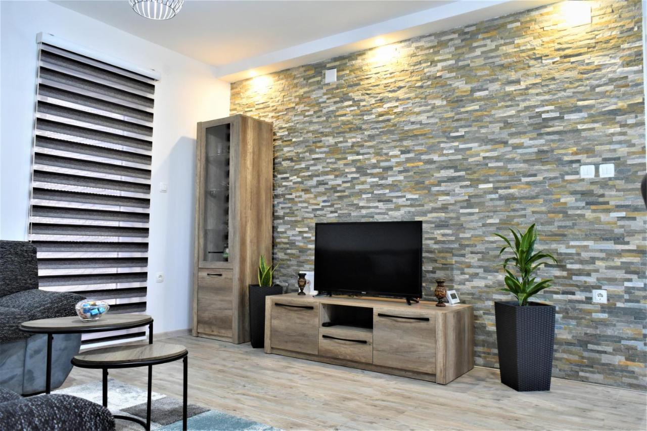 Guest House Tonka Оточац Экстерьер фото